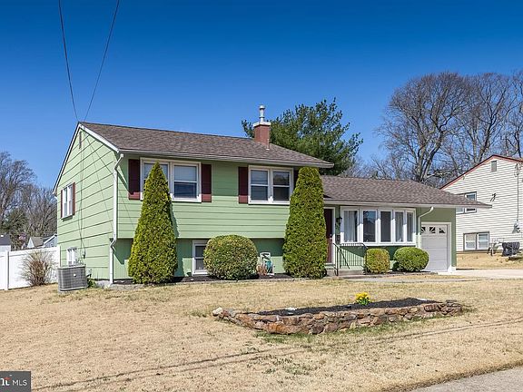 3rd image of 721 Dartmouth Dr