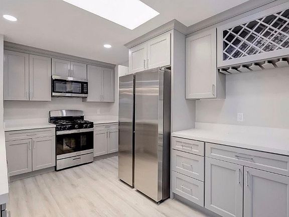 2nd image of 500 Carolina St