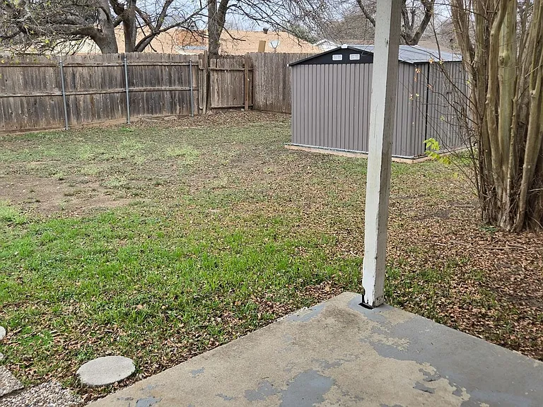 1612 Fox Trl — Photo 16