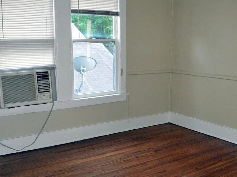 230 Hawthorne St #3 — Photo 3