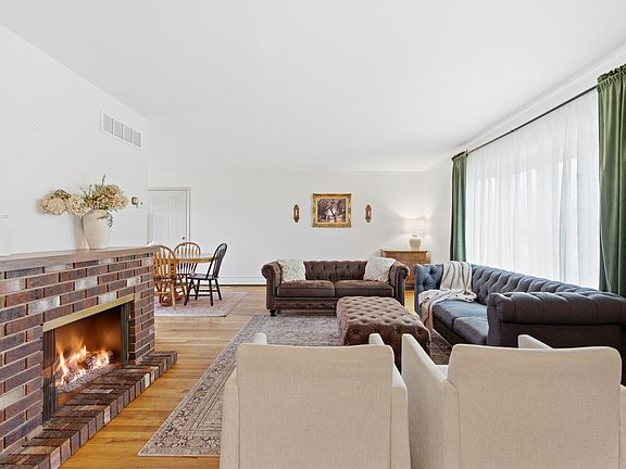 3rd image of 715 3rd Ave NW