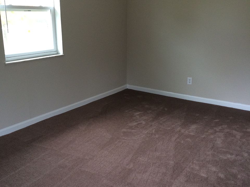 2nd image of 206 Harmony Hill Rd