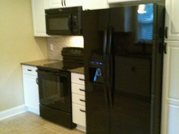 Large Kitchen, new appliances.