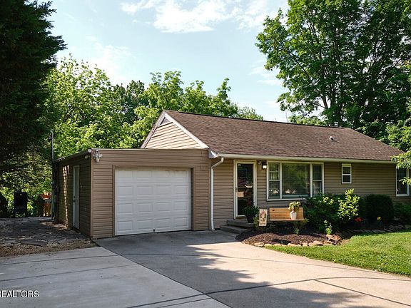 3rd image of 548 Murray Dr