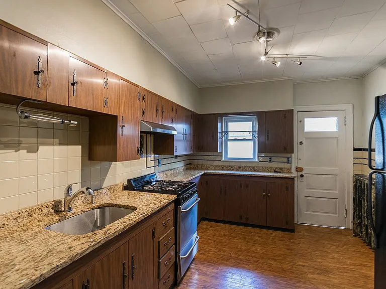 2231 S Clarion St — Photo 9