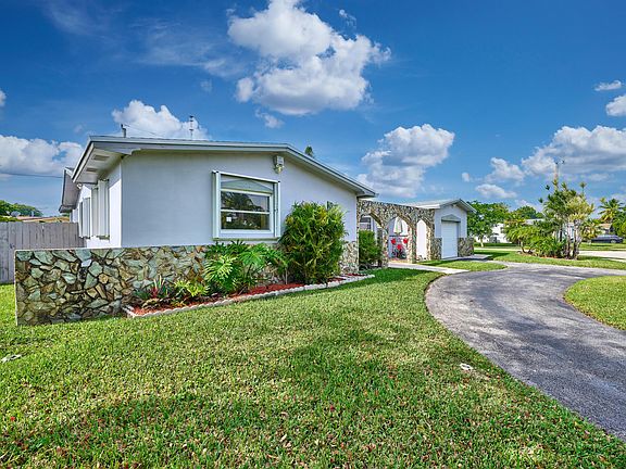 5th image of 21180 NE Miami Court