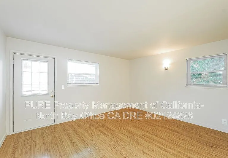 1402 Washington St #6 — Photo 9