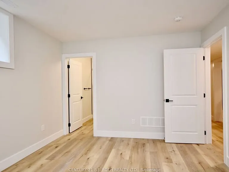 4 Centre St — Photo 14