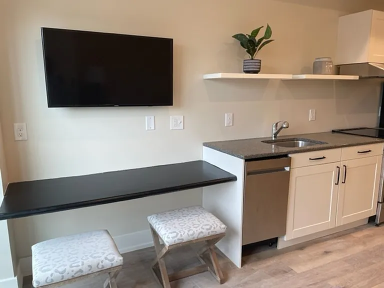 Beautiful Studio and One Bedrooms West Grand Neighborhood — Photo 8