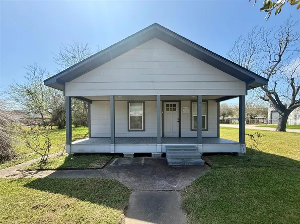 429 W 2nd St, Freeport, TX 77541