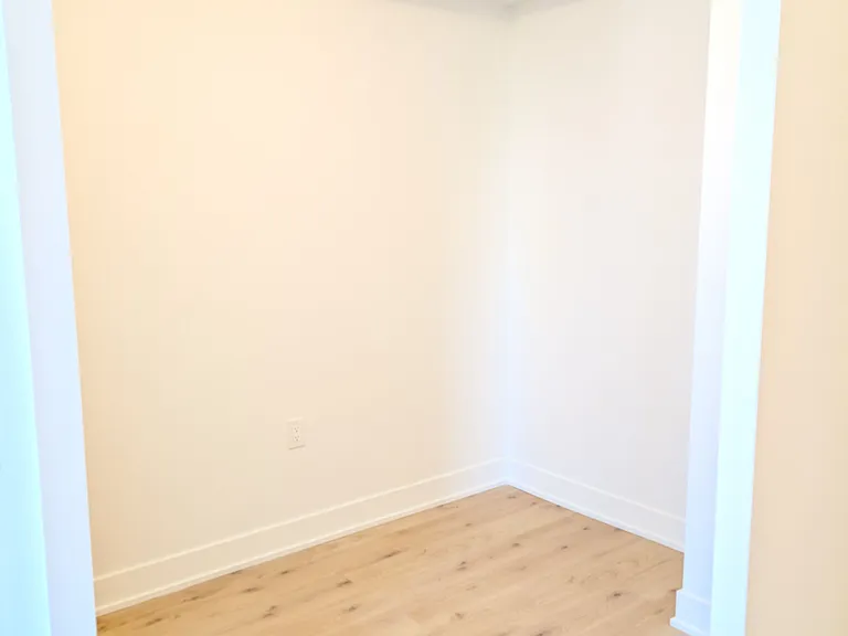 2088 James St #1007 — Photo 13