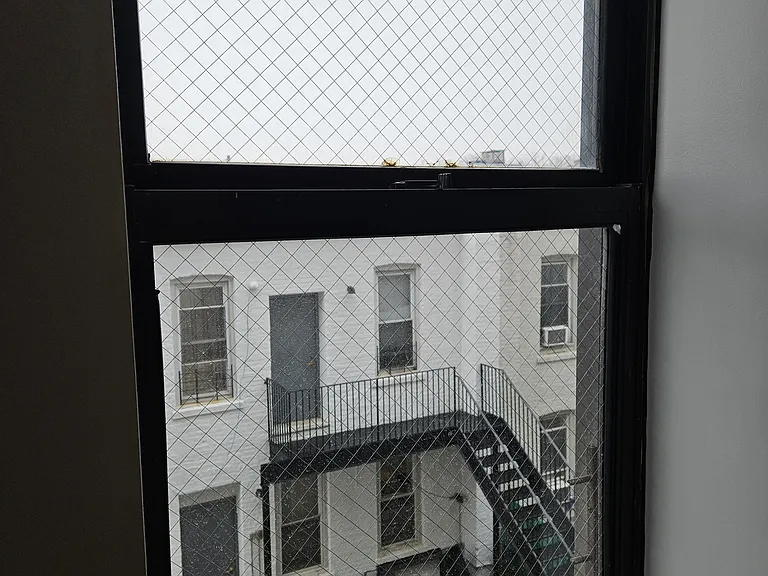 915 84th St #3P — Photo 4