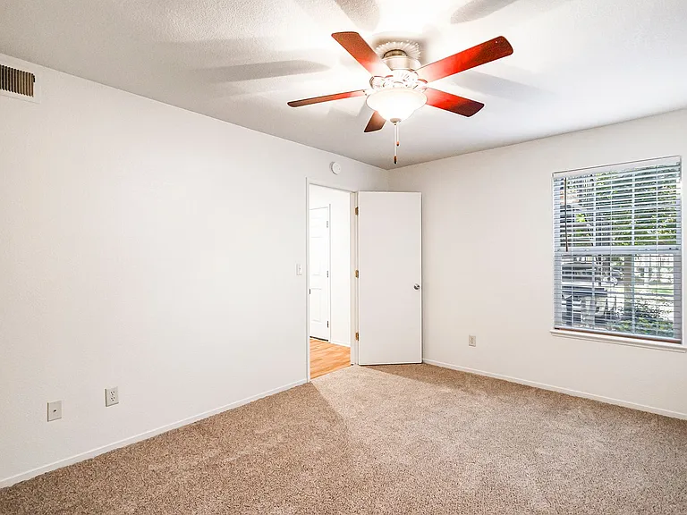 Amanda Place Apartments — Photo 43