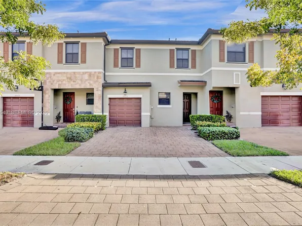 10025 W 32nd Ln, Hialeah, FL 33018