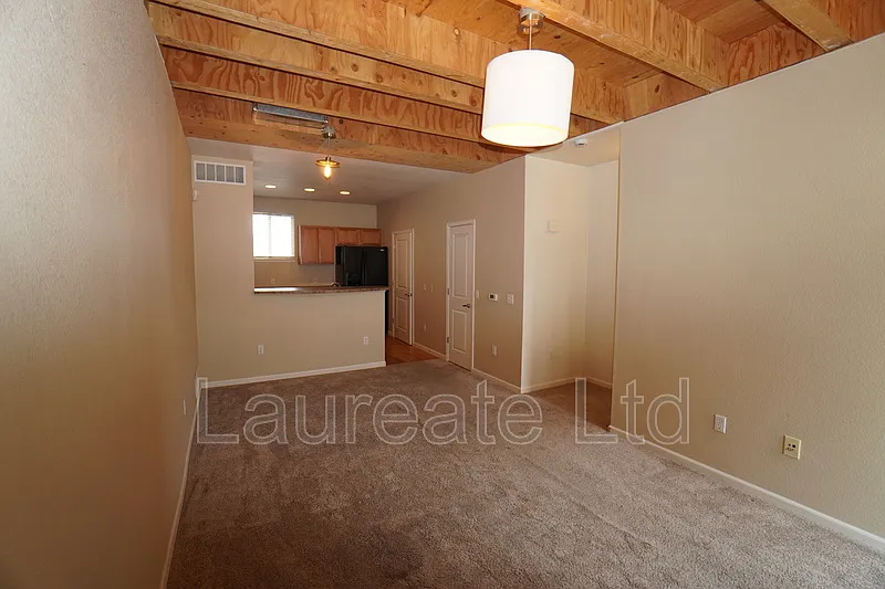 1 bed, 1.5 bath, 912 sqft, $1,650 — Photo 3