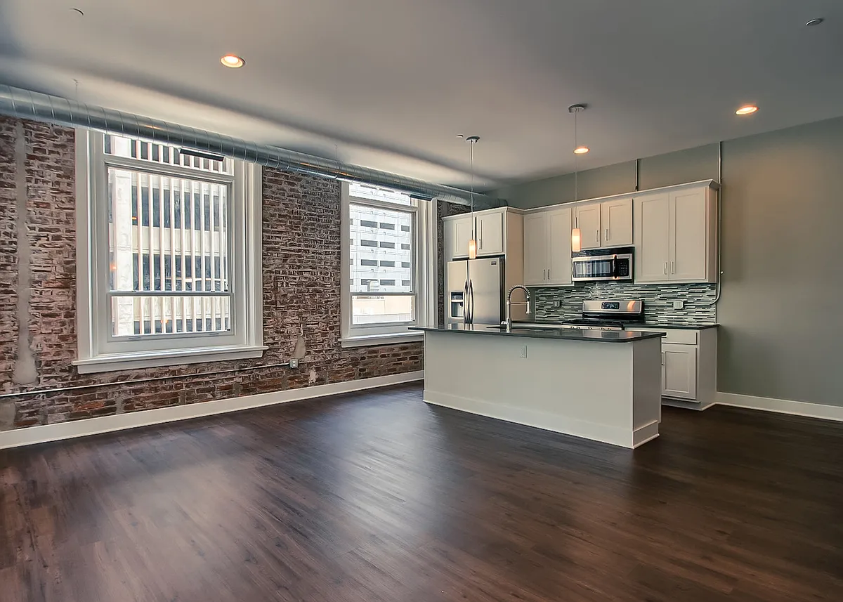 Building Photo - 210 Walnut St #206