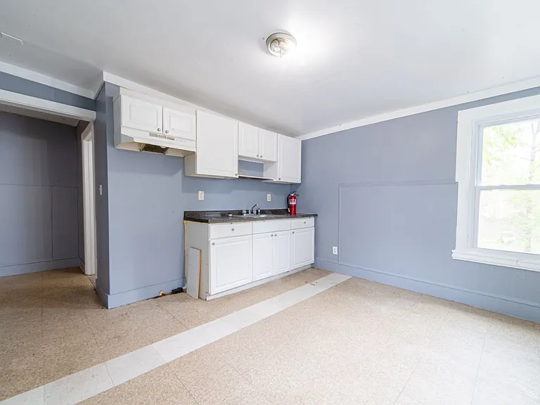 351 N Laurel St — Photo 9