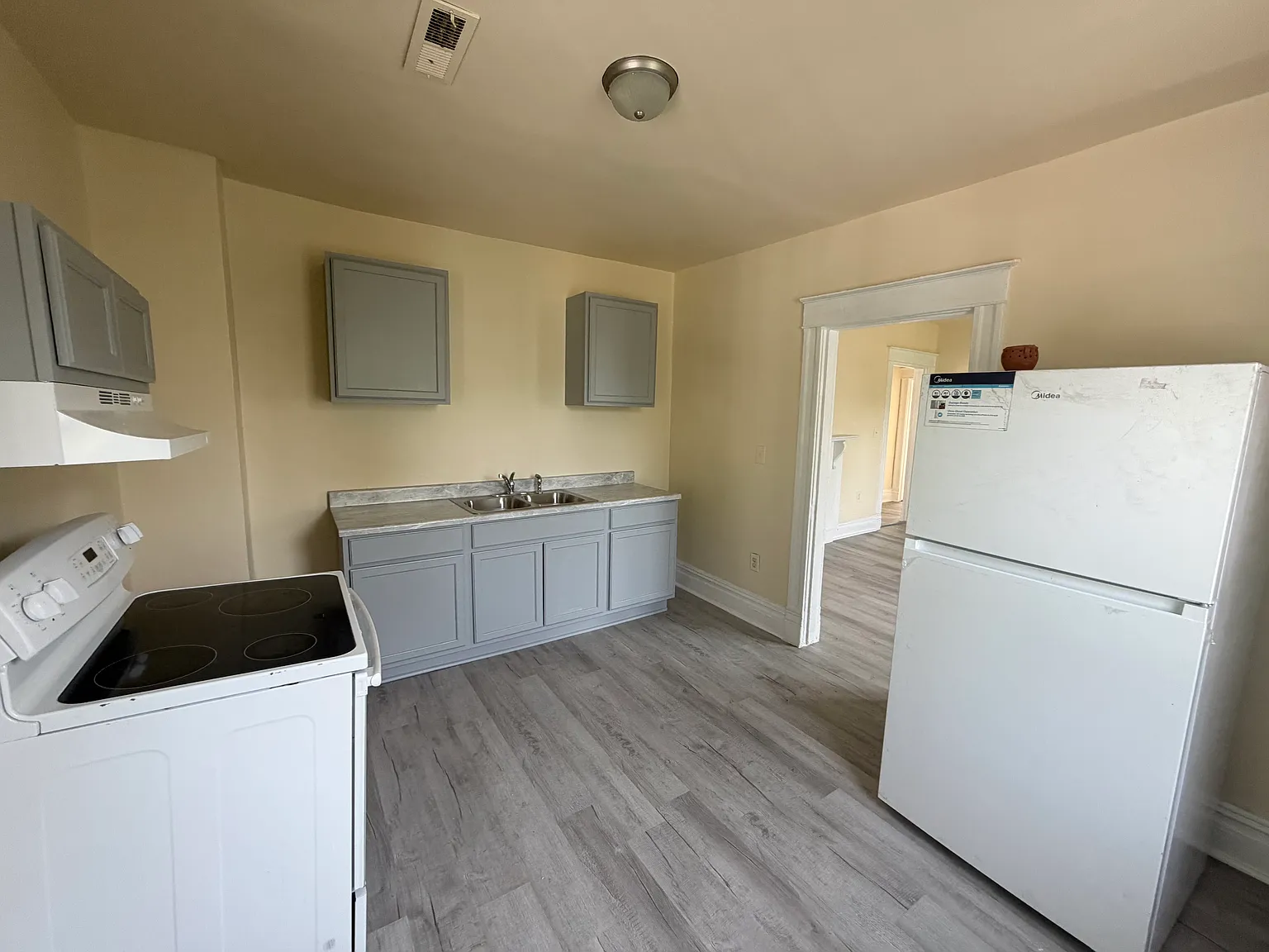 3 bed, 2794 sqft, $1,750 — Photo 1