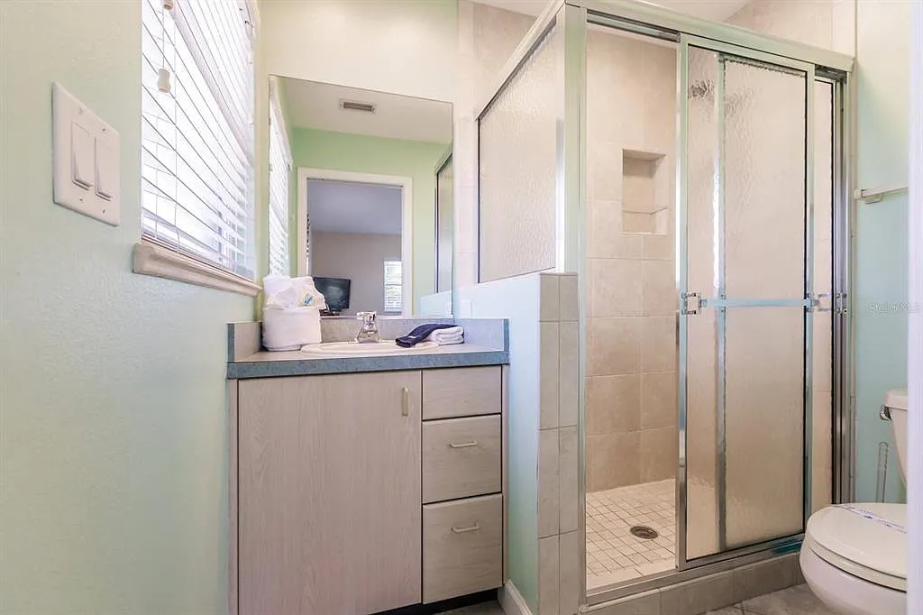 2 bed, 2.0 bath, 900 sqft, $8,970 — Photo 3