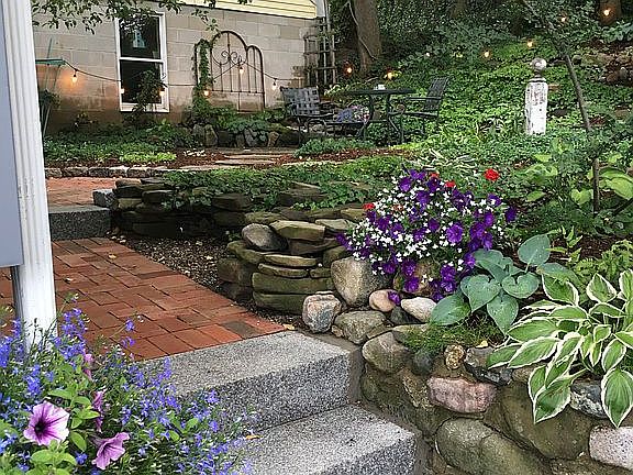 Back entry into the garden. 