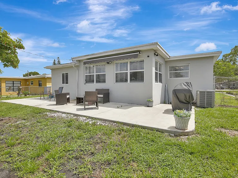 2270 Island Dr — Photo 36