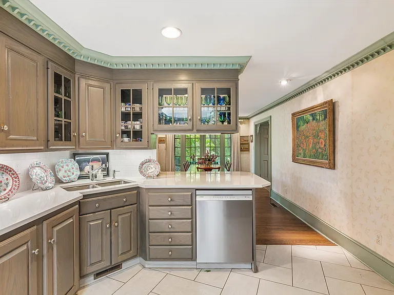 146 Westminster Rd — Photo 21