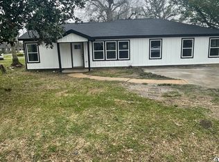 5435 25th St, Groves, TX 77619