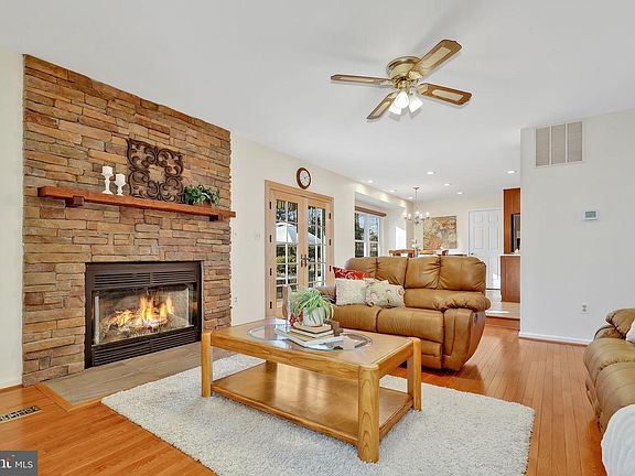 3rd image of 8174 Hillcrest Dr
