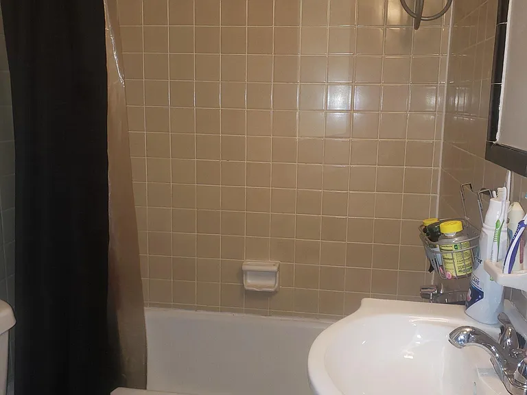 1025 Greenwood Ave NE — Photo 4