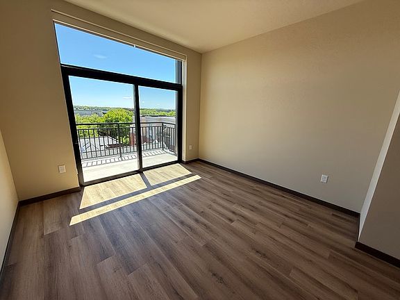 5th image of 531 W Washington Ave #621
