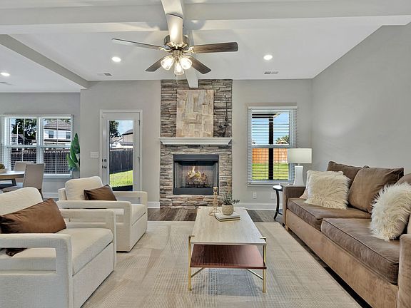 5th image of 205 Crusaw Dr