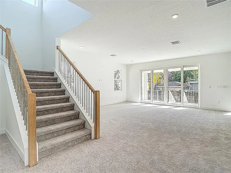 410 S West Shore Blvd — Photo 34