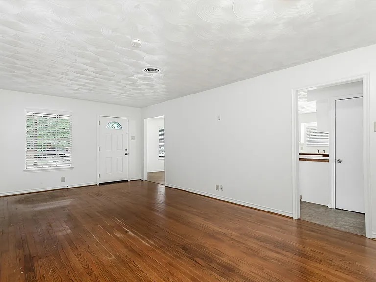 11050 Wyatt St — Photo 4