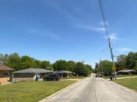 Exterior Neighborhood (street photo)