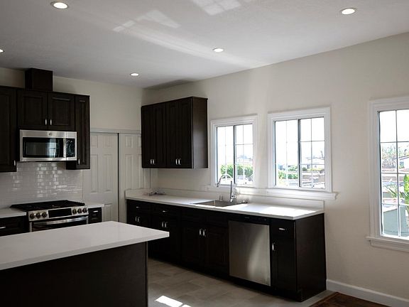 5th image of 914 E Garfield Ave #1/2
