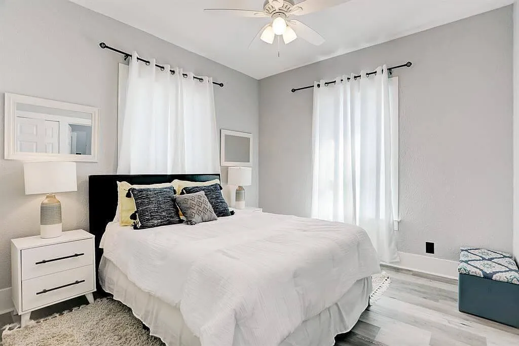 2 bed, 2.0 bath, 1976 sqft, $1,900 — Photo 2