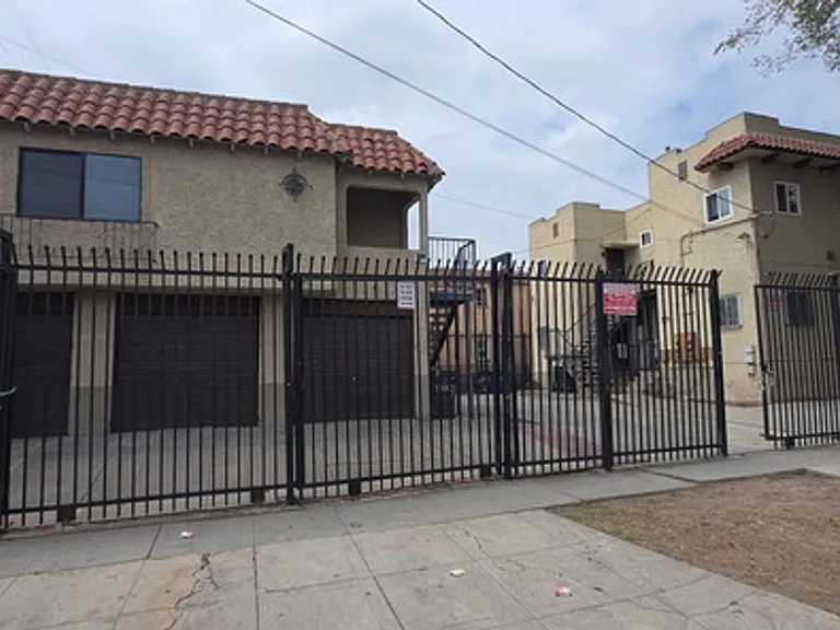4914 Saint Elmo Dr — Photo 1