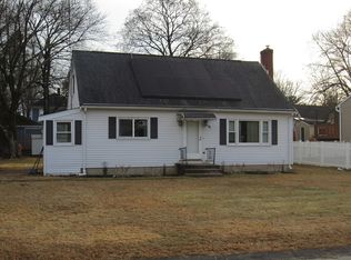 9 Elizabeth St, Ellington, CT 06029