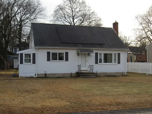 9 Elizabeth St, Ellington, CT 06029