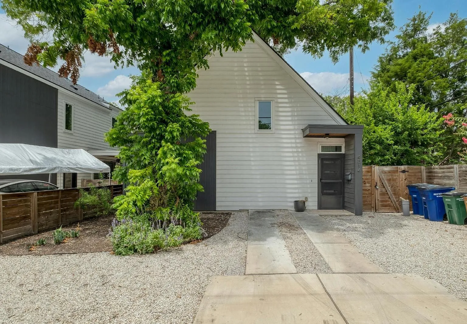 2 bed, 1.0 bath, 856 sqft, $2,550 — Photo 1