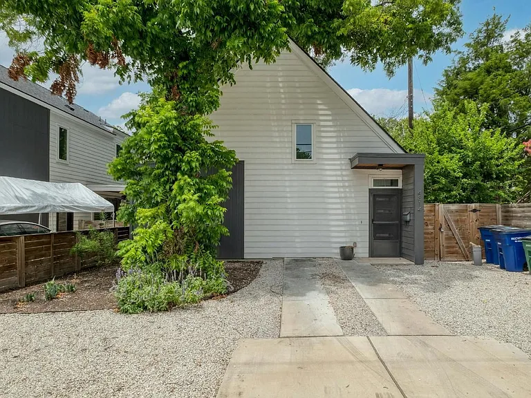 4814 Harmon Ave — Photo 1