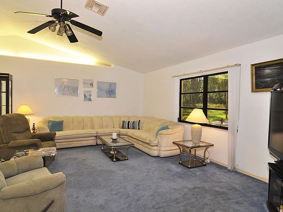 3rd image of 6831 Bottlebrush Ln