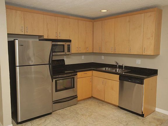 3rd image of 728 NE 13th Ct APT 6