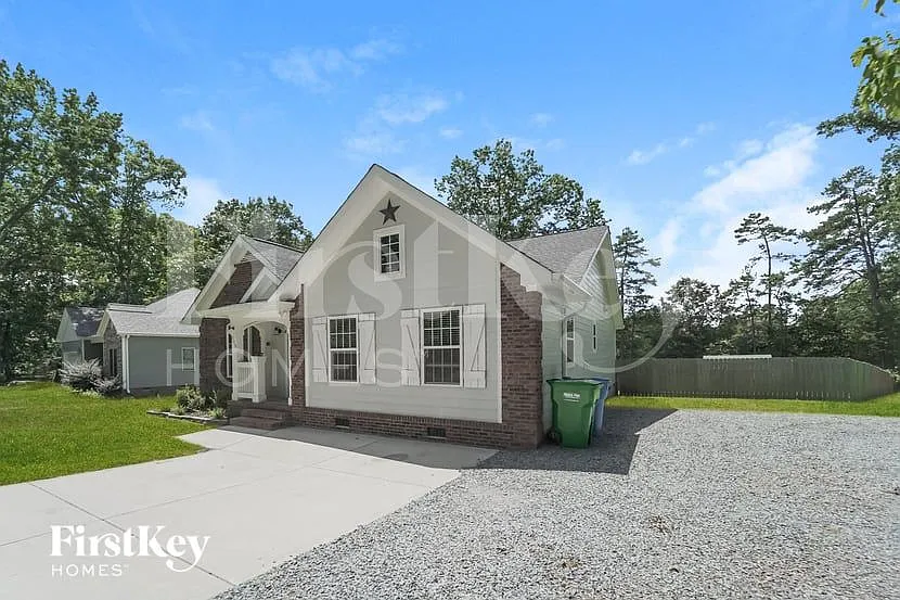 4 bed, 2.0 bath, 1737 sqft, $2,315 — Photo 3