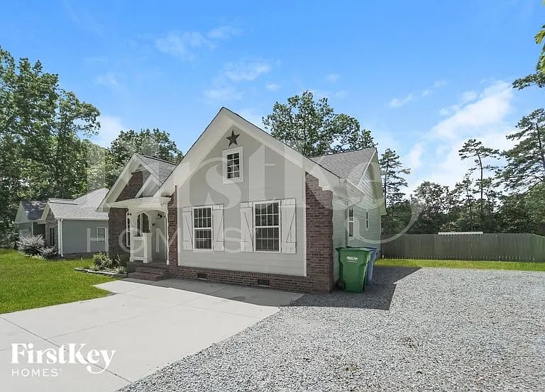 115 Kings Dr — Photo 3