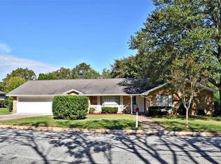 802 Atlow Dr, Brenham, TX 77833
