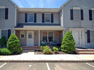 8 Village Ct, Bound Brook, NJ 08805