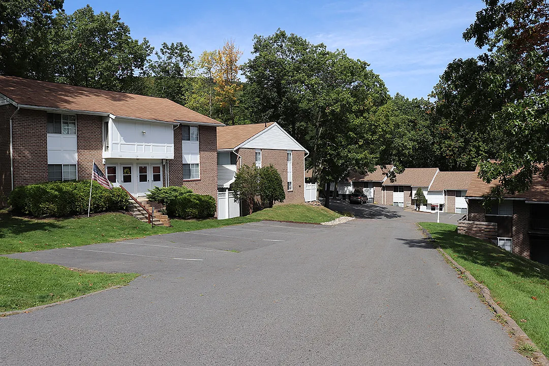 Morgan Manor — Photo 1