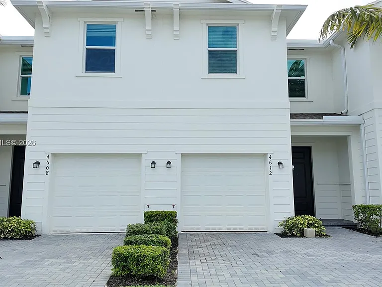 4612 Hollister Ave — Photo 1