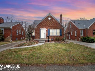 1746 Manchester Blvd, Grosse Pointe Woods, MI, 48236